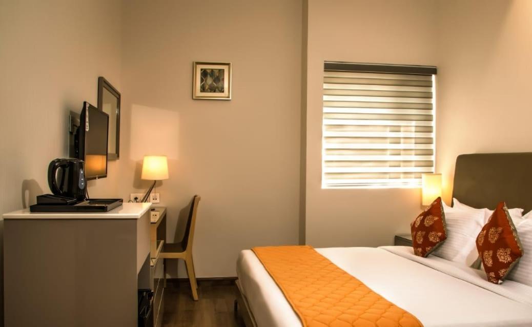 The Mayberry -A Bergamont Group Of Hotels Tiruppur Extérieur photo